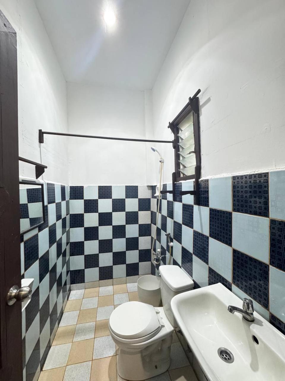 Aquaholik Traveler'S Lodge เอลนิโด ภายนอก รูปภาพ